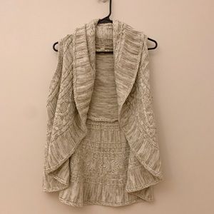 It’s our Time no sleeve sweater